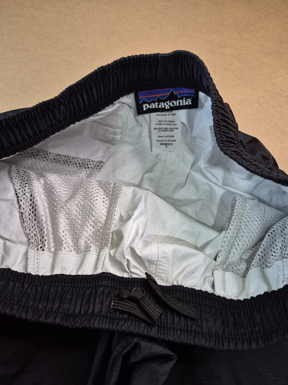 Patagonia Black Women's Waterproof Pants 3361/379 - Picture 9 of 12